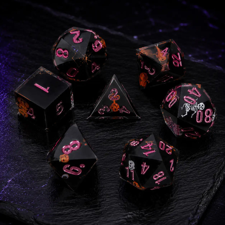 Skull & Heart Sharp-Edge Dice Set in Black, Pink,yellow and White, DnD dice